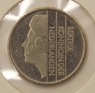 25 ������ 1990 ����������